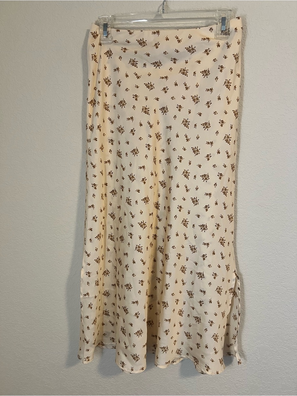 Mahina Cream Floral Midi Skirt